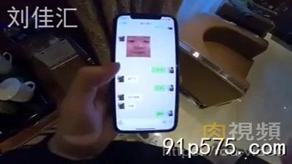 콘돔 없이 남자와 성관계를 맺는 젊은 여성, 자극적인 벗기고 핥기 china