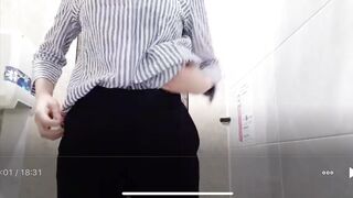 회사 화장실에서 몰래 자위하는 (2) 16