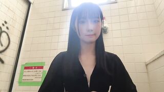 공중화장실에서 탈의하고 알몸으로 셀카영상 찍는년들 (1)