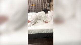 미스터 골든핑거 가면 코스프레 남정네들과 2대1로 떡치는 수제자 마지막꺼.