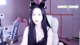 22일 저녁에 자게에서 핫했던 방송꺼진줄알고 옷벗는 신입 korean bj (3)