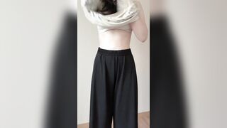 힘을 숨긴 흰둥이 잠옷녀