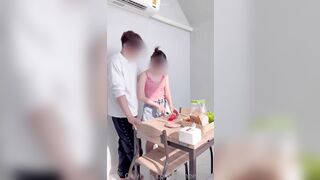 생일 축하 떡치다가 등짝 다 까지네