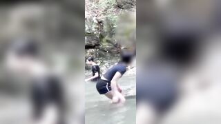 돌핀팬츠입고 같이 계곡간 여사친 두명 은꼴 직찍 (4) ipcam