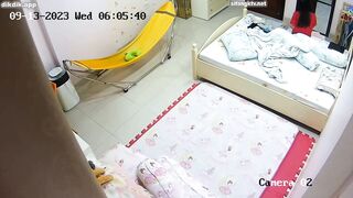 【割れカメラ】家族寮での露出・着替え映像集 ipcam 2 (1)