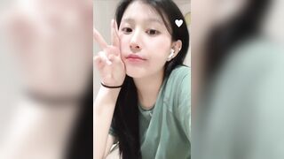 엎드려서 얌전히 대물 받는 년 삽입 근접샷 korean porn vip