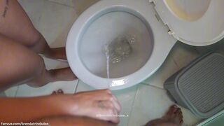 Brenda Trindade Enjoys A Golden Shower In The Bathroom OnlyFans