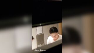 【独占先行公開】オフの素顔＆トイレ自撮り（Vol.4） toilet 3 02-210426