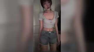 가슴 없다고 놀리니깐 긁혀서 보여쥬는 멘헤라 존예녀 korean porn vip