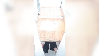 新たに流出した製粉工場のトイレの写真❤️ 「シティ・オブ・ゴッド」シリーズのトイレのパノラマビュー。1つのフレームに複数の人が写っており toilet 42-030526