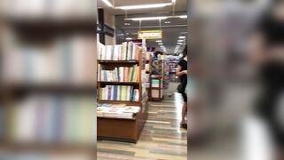 ４人のお姉さん-ママさんの逆さパンチラ動画-静止画-おまけ有り-１３１ voyeur jp 08-190526
