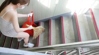 알바생 샛별이 계단 청소하기(노브라&시스루 원피스) korean porn vip