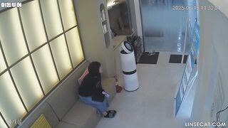 [신작] 산부인과 의사는 여성이 최근 48시간 이내에 성관계를 가졌는지 여부를 알 수 있습니다. 성관계 후에는 질 입구가 열리고 질 분비물이 korean porn vip ipcam
