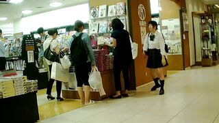 高画質 制服娘逆さ撮りｎｏ５６ voyeur jp