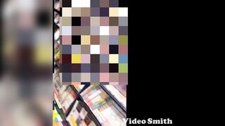 39 立ち読み中ゴメンね③ ガ キー似モデル風美女の逆さ撮り風景 voyeur jp