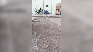 問題作6 青チェツインテールのkちゃんのプリ尻を我慢できず撫でまくる voyeur jp