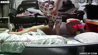 해킹된 가정 감시 카메라 [IP CAMERA] 한국의 뚱뚱한 남자는 성기로 아내를 만족시킬 수 없습니다. 그는 아내가 사정하기 전에 오르가슴에 korean porn vip ipcam