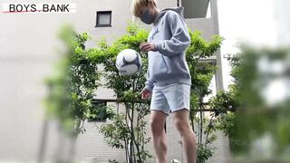 BOYS.BANK – BYB 0148 – 頭超えの大発射!!リフティングNO.1筋肉サッカー部がアナルバイブで大騒ぎ〜 gays