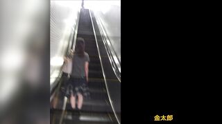 逆さ撮り 撮影の現場365ミニスカお姉さま jdさん2名分のスカート内を激写 voyeur jp 02