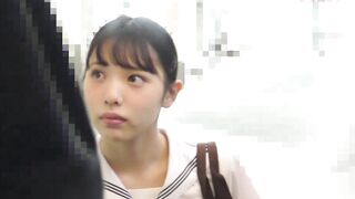特典有 電車痴漢 令和3年no 1確定美少女 こんな純朴jkに汚い痴漢のケツの穴まで舐めさせる 純粋無垢に見えてイキまくり voyeur jp