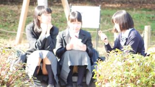 制服姿の可愛いコを発見 ｆｈｄ 大変です パンツが見えてますよ２５ voyeur jp