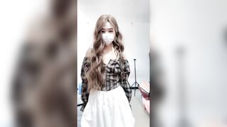 【18歳の少女】毛深い熟女が自慰行為をし、膣を刺激してオーガズムに達し、潮吹きする。【あるオンラインストアのオリジナル版】 china 3 03-210626