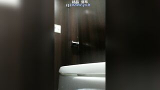 [キャンパス周辺のトイレ・スナップ] ❤️ 学校近くの飲食店でのトイレ・スナップ集――タイトなマンコを持つ若い女性たちをフィーチャー。 toilet 20-010726